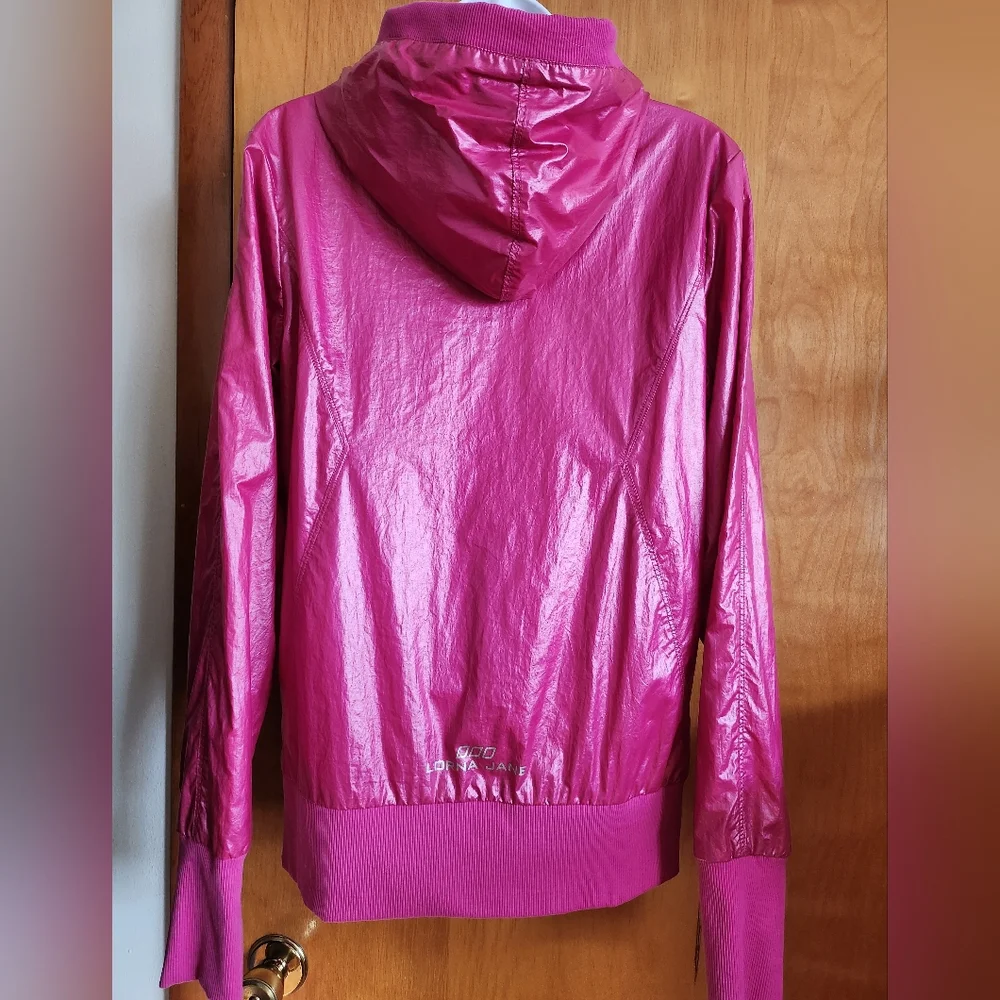 Lorna Jane.Luminosity Raspberry Pearlescent Hooded Jacket Lightweight